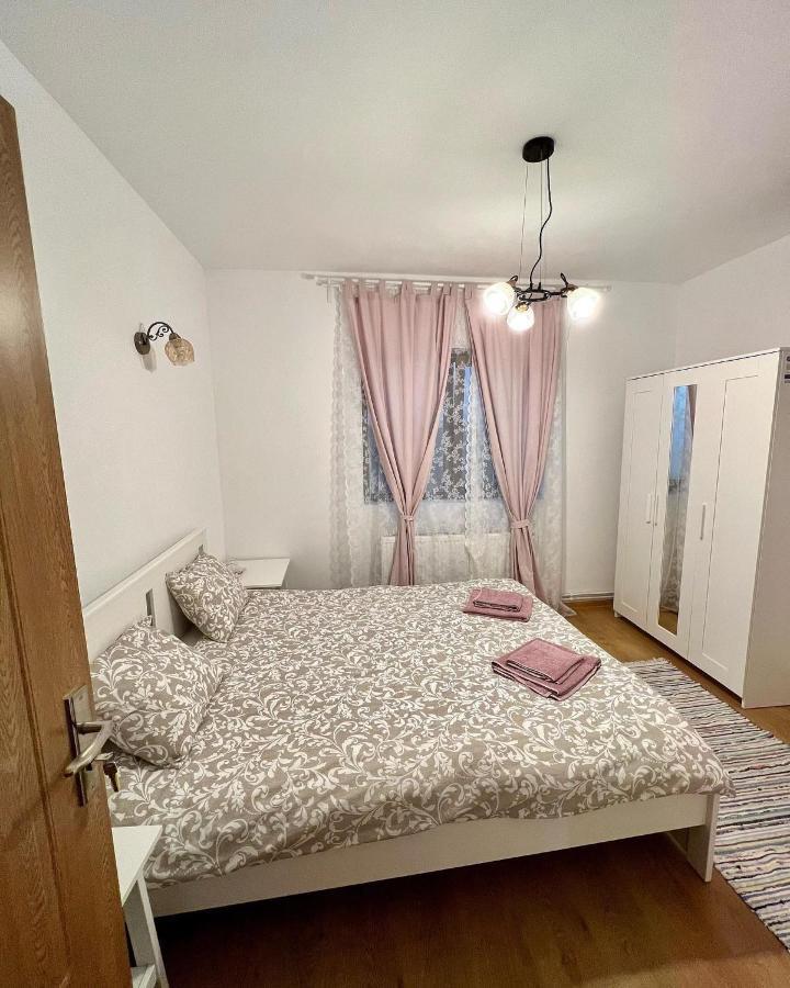 Casuta De La Munte Hotel Sfodea Ngoại thất bức ảnh